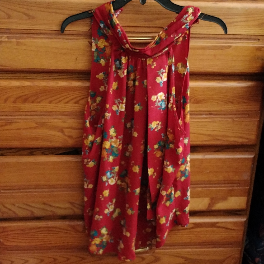 Women's sleeveless blouse